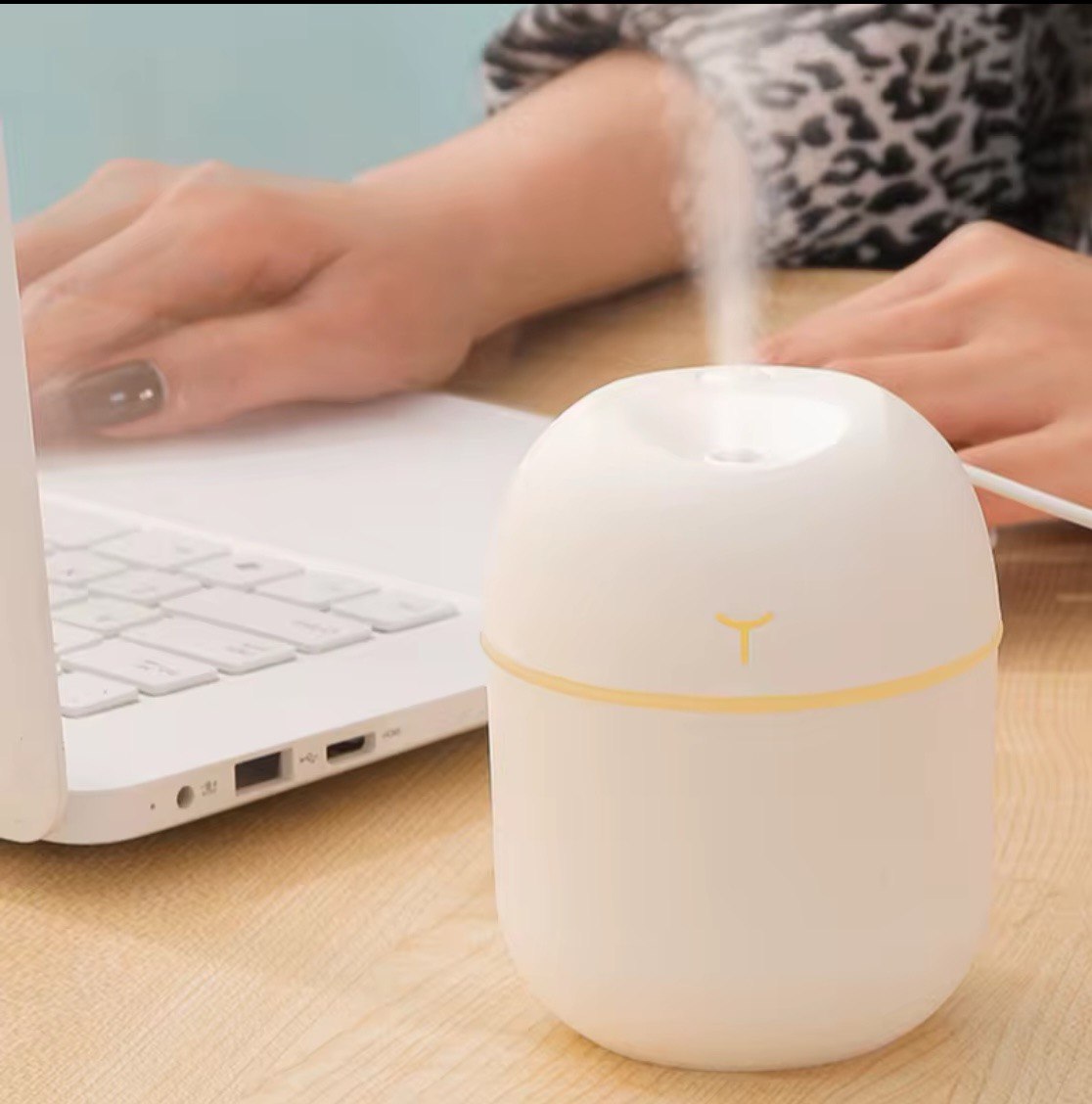Mini Desktop Humidifier With Colorful Lights (200ml)